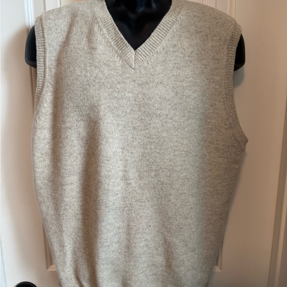 Charter Club 100% Lamb’s Wool Oatmeal V-Neck Sleeveless Knit Vest, Size Medium